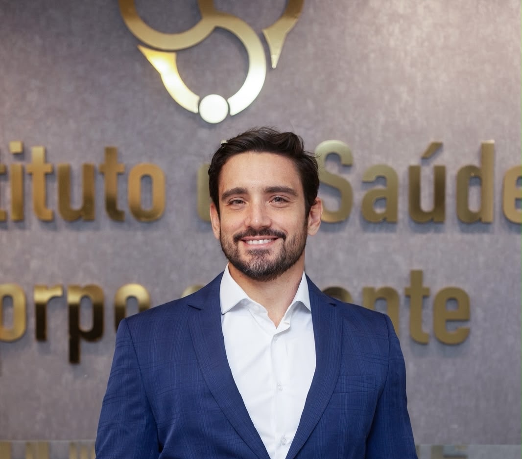 Médico Rodrigo Chinelli explica que sintomas frequentemente naturalizados podem indicar desequilíbrios hormonais, nutricionais ou metabólicos e reforça a importância de uma avaliação individualizada