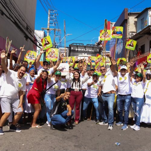 Moema Gramacho recebe apoio popular em cortejo pelos 64 anos de Lauro de Freitas: “Esse acolhimento reforça meu compromisso”