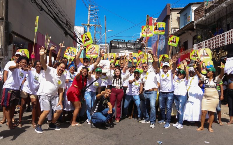 Moema Gramacho recebe apoio popular em cortejo pelos 64 anos de Lauro de Freitas: “Esse acolhimento reforça meu compromisso”