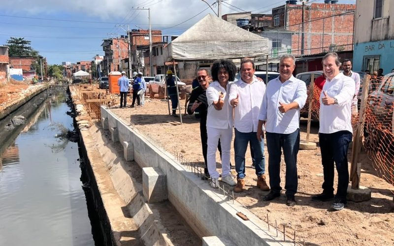 Vice-governador realiza vistoria às obras de micro e macrodrenagem da Cidade Baixa, ao lado de Rui Costa e Jaques Wagner