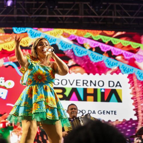 São João no Pelourinho reúne multidão com shows de Canários do Reino, Mastruz com Leite, Falamansa e outras atrações nesta segunda-feira