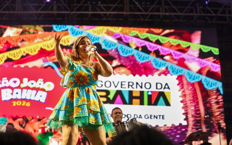 São João no Pelourinho reúne multidão com shows de Canários do Reino, Mastruz com Leite, Falamansa e outras atrações nesta segunda-feira