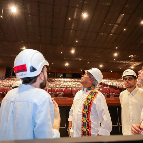 Jerônimo Rodrigues visita obra do Teatro Castro Alves, que reabre ao público em 1º de julho