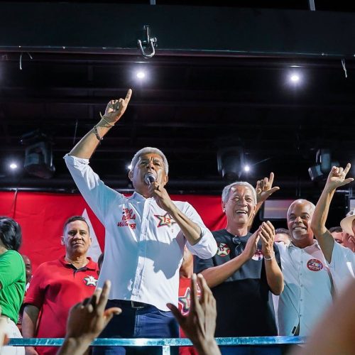 Em Alagoinhas, Jerônimo cobra explicações de ACM Neto após PF apontar ex-prefeito como líder de organização criminosa